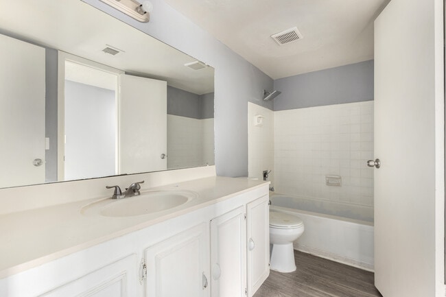 Photo - 2413 W Hazelwood St