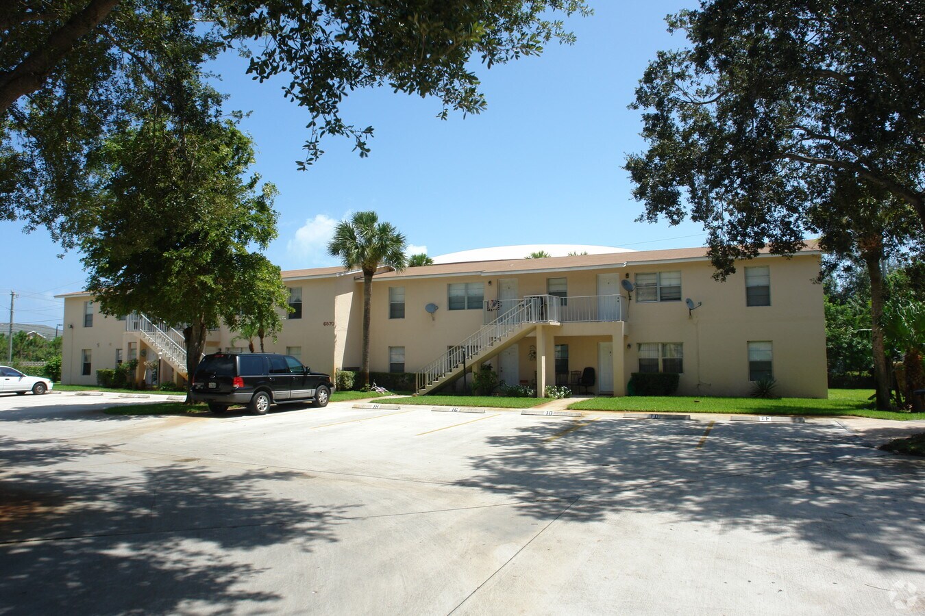 Jupiter Gardens Apartments - Jupiter Gardens Apartments