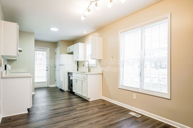 Photo - 3333 Woodmeadow Pkwy