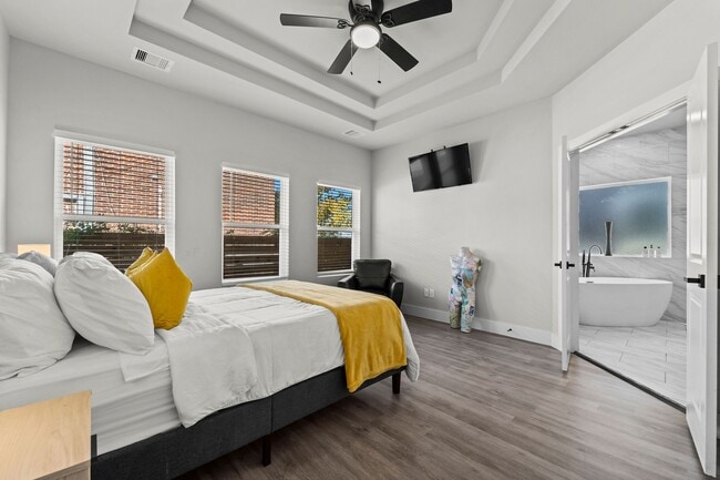 Building Photo - 507 Carl St