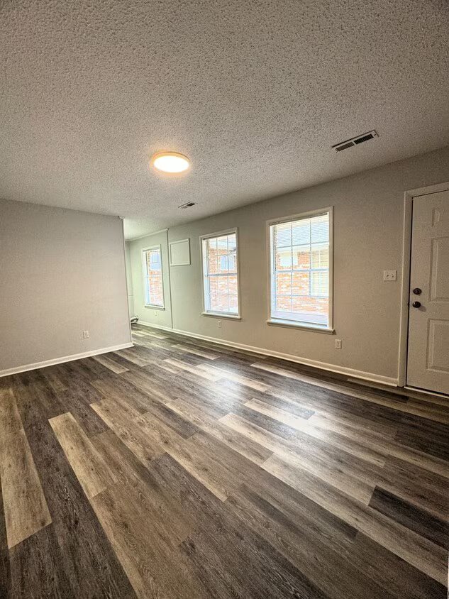 Photo - 208 Cloverleaf Dr Unit 2B