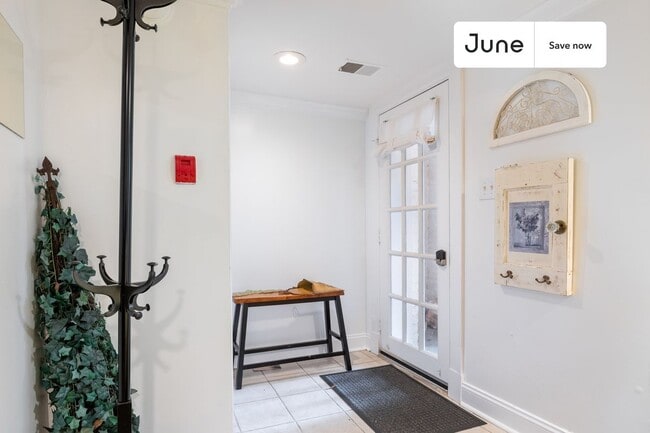 Photo - 1835 Mintwood Pl NW Unit B