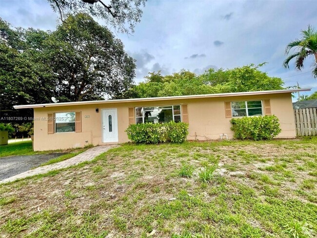 Building Photo - 300 SW 32nd Ave Rental