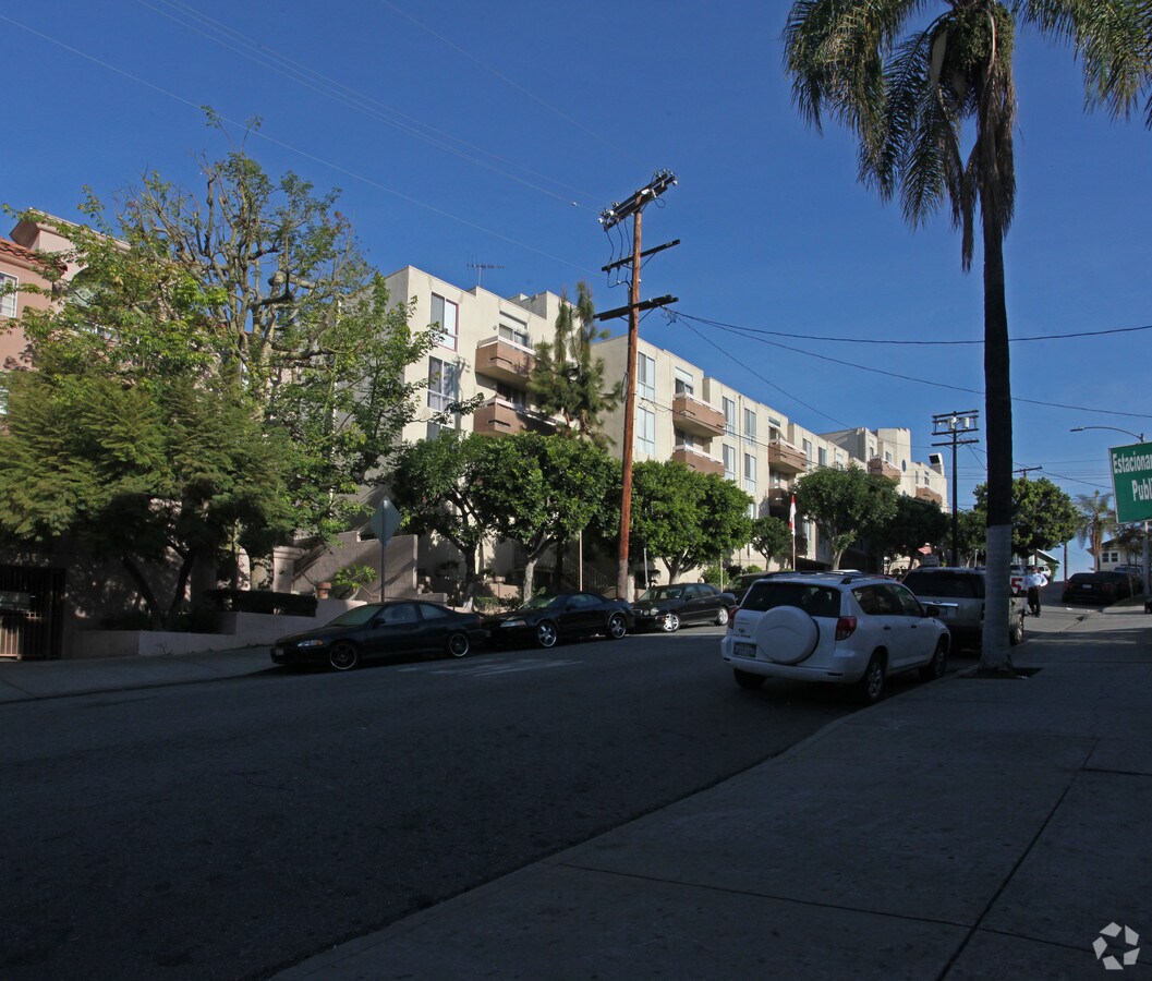 CAR - 511 Carondelet Apartments - CAR - 511 Carondelet Apartments