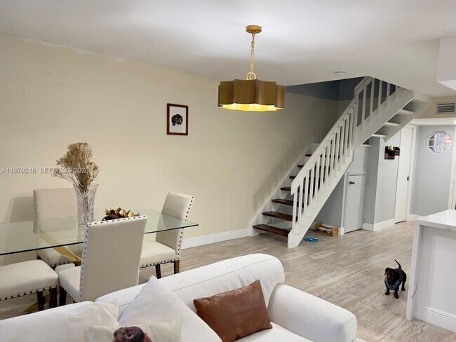 Photo - 568 N University Dr