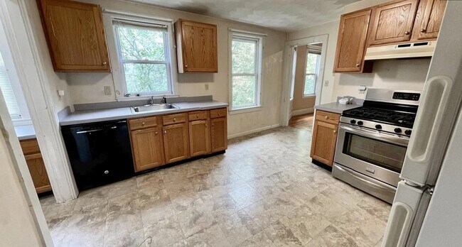 296 Highland Ave Unit 3
