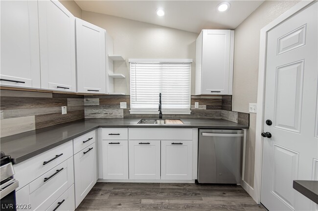 Photo - 517 Crony Ave