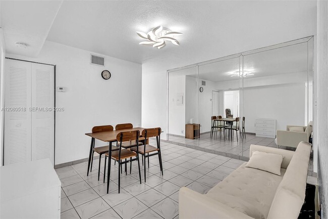 Building Photo - 199 SW 12th Ave Unit 313E