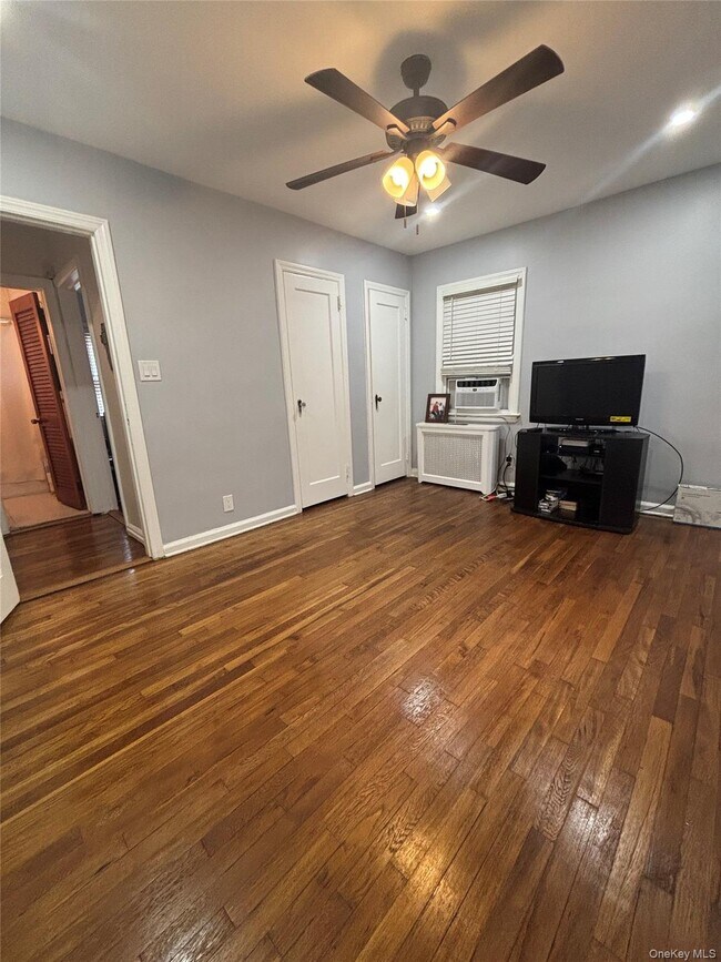 Photo - 227-46 113th Dr