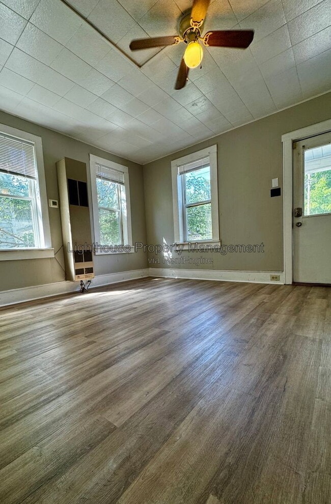 Photo - 1382 Park St