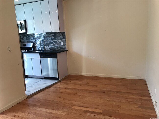 Photo - 208-9-208-41 41st Ave Unit 2