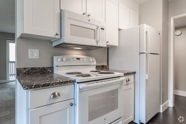 1BR, 1BA - Crow Canyon Kitchen with Microwave - Creekside Terrace
