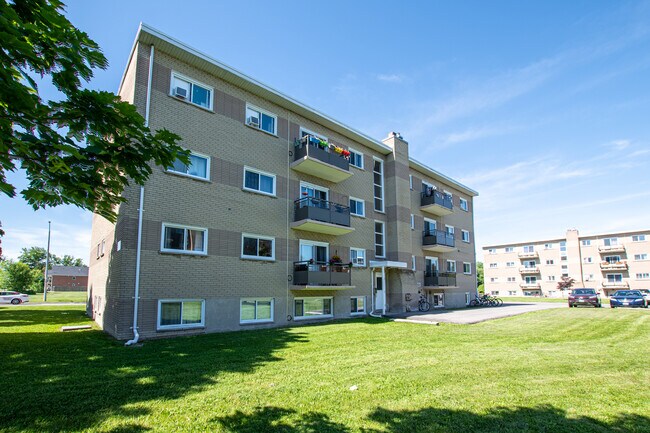 Building Photo - 120-134 Borden St