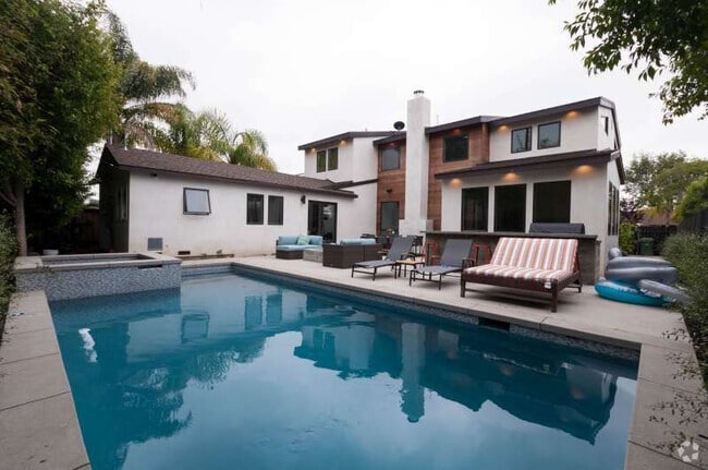 Building Photo - 4312 Mentone Ave Rental