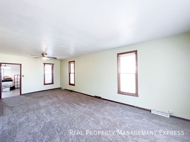 Photo - 3 Bed 1.5 Bath Near Downtown Sioux Falls