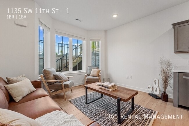 Building Photo - 1135 SW 11th St Unit 1 Rental