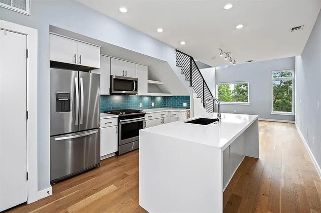 Photo - 2002 E 7th St Unit 204