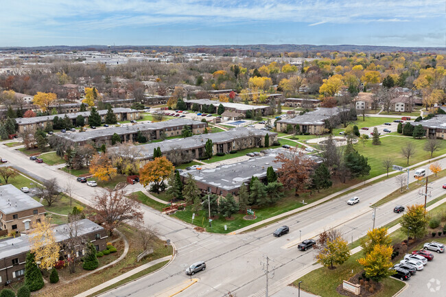 Building Photo - Carriageway Rental