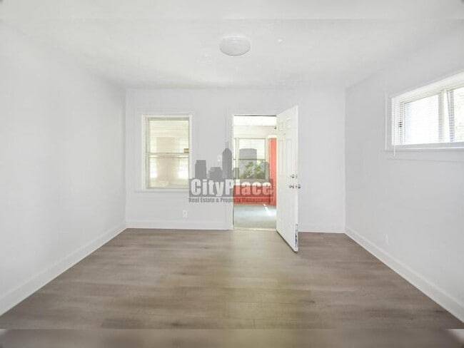 1465 W 34th St