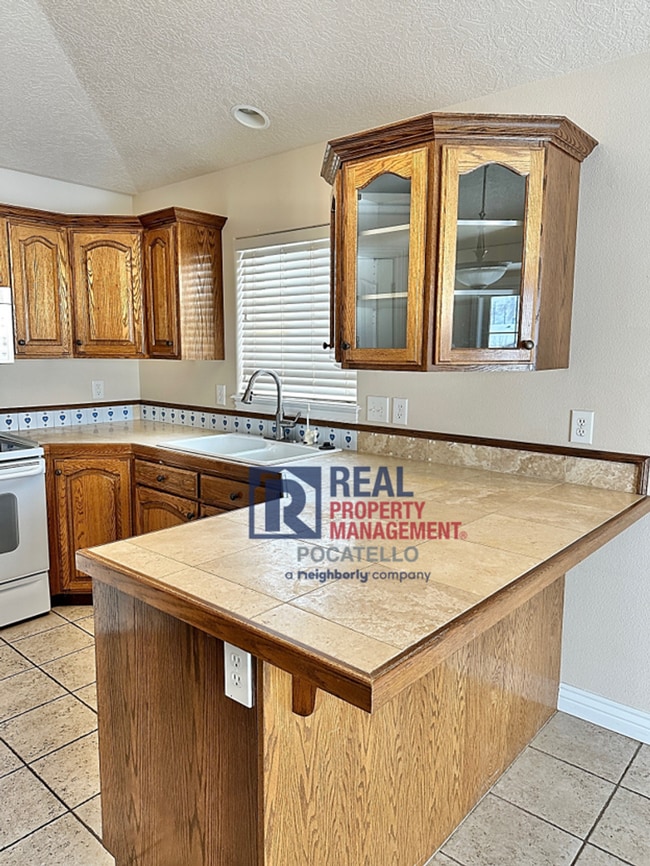 Photo - Beautiful 4 bedroom 3 bath house - attached garage
