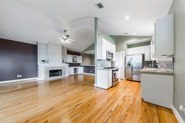 Photo - 3027 Buttercup St