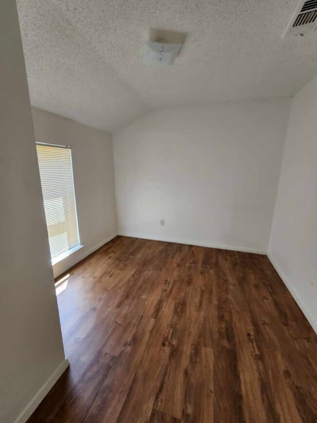 Photo - 1213 E Shaw St