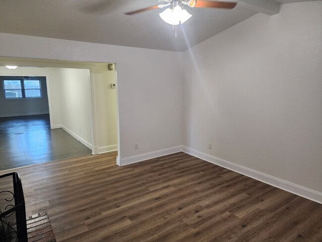 Photo - 807 S Jones Ln