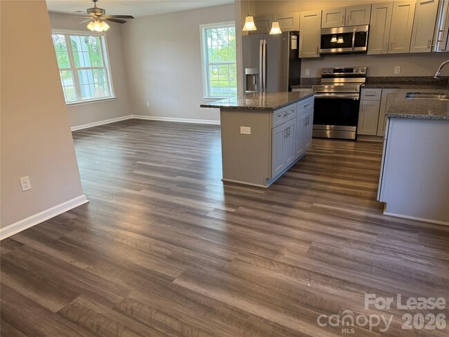 Photo - 408 S Elm St