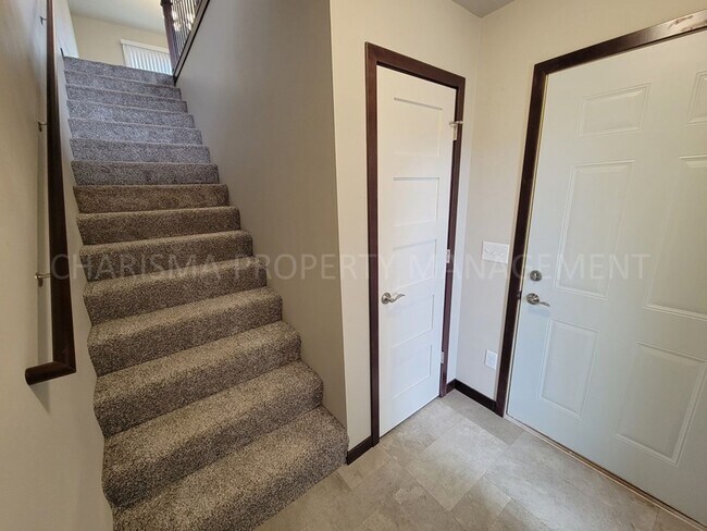 Photo - 2 BEDROOM TOWNHOME; PET FRIENDLY! INDIVIDU... Unit 1418 Kayla Place #3
