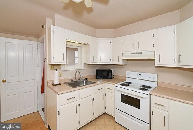 Photo - 254 Morris St