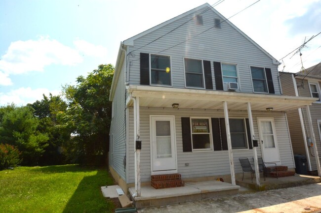 **Beautifully Updated 2-Bedroom Twin Home ... - **Beautifully Updated 2-Bedroom Twin Home ...