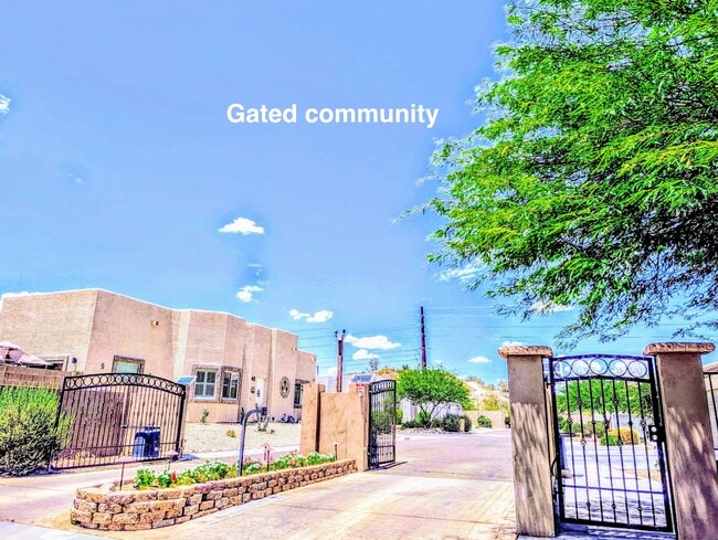 Building Photo - 711 Dylan Ct