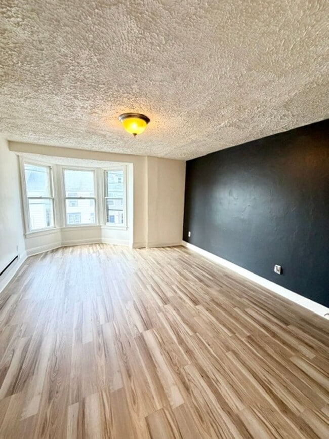Photo - 232 E King St