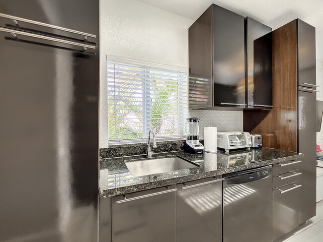 Photo - 2724 SW 36th Ave Unit D