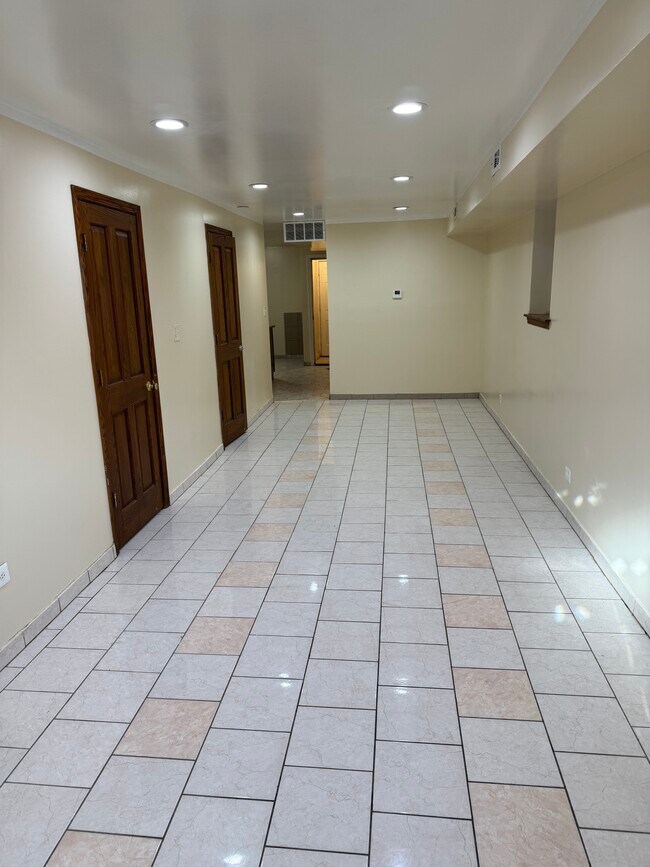 Photo - 3748 W Cermak Rd Unit Ground