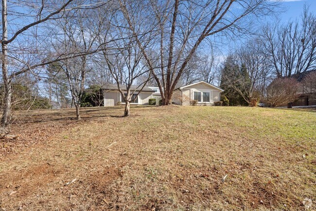 Building Photo - One-Level Home Near Beaver Lake!