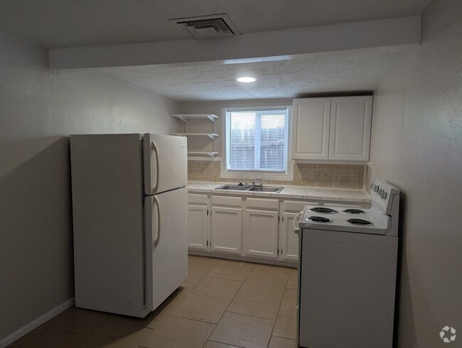 Building Photo - 1646 N Columbus Blvd Rental
