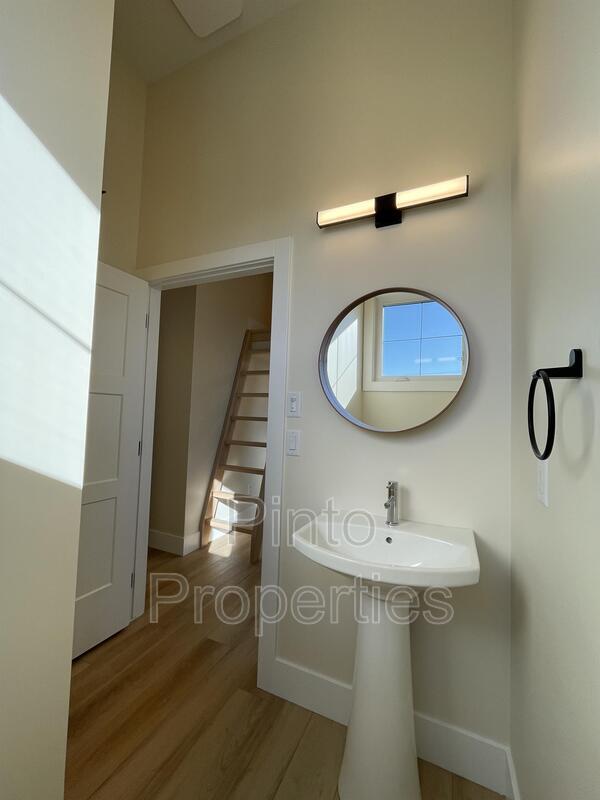 Photo - 8715-8110 110 St NW