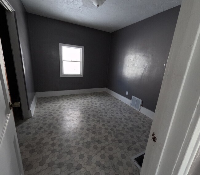 Photo - 1349 N Adams St