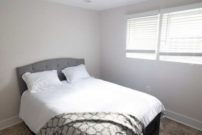 Photo - 1220 Holbrook Terrace NE Unidad B1