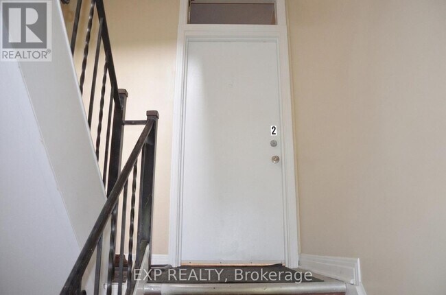 Photo - 42 Lavergne St