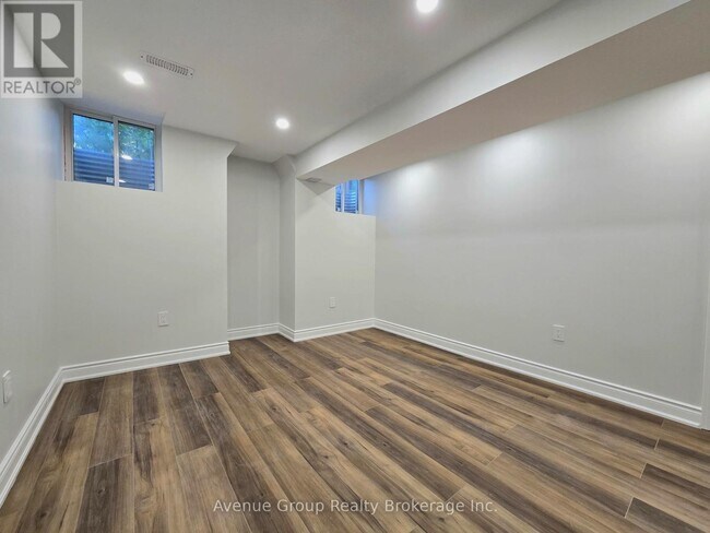 Photo - 38 Vipond Rd