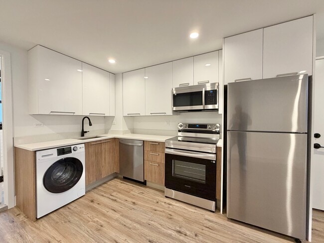 Building Photo - 940 W Carmen Ave Unit 1