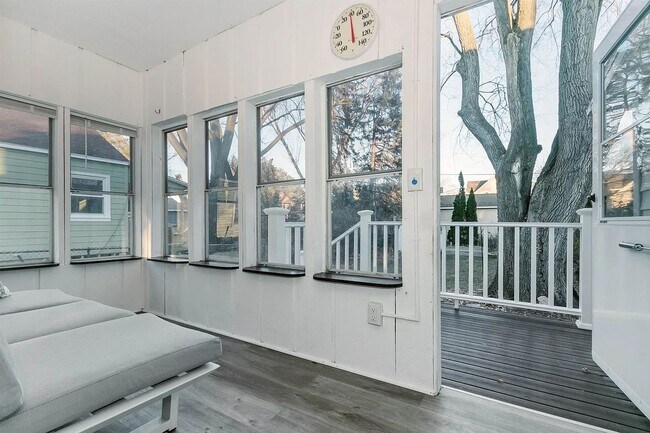 Photo - 959 Lawrence St