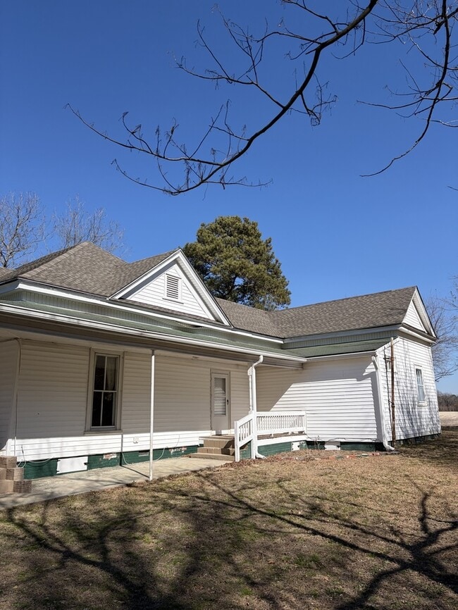 Photo - 411 Latham Ln