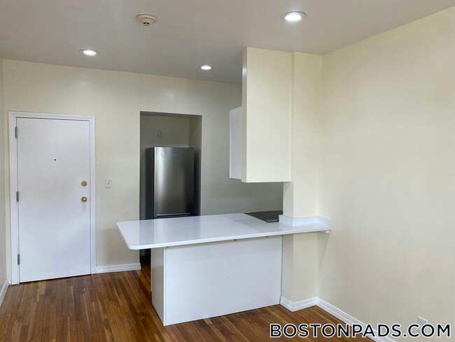 Photo - 879 Beacon St Unidad 11