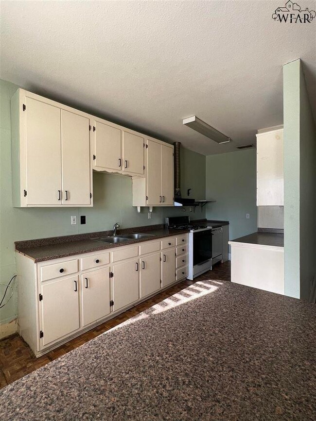 Photo - 2126 Ave K