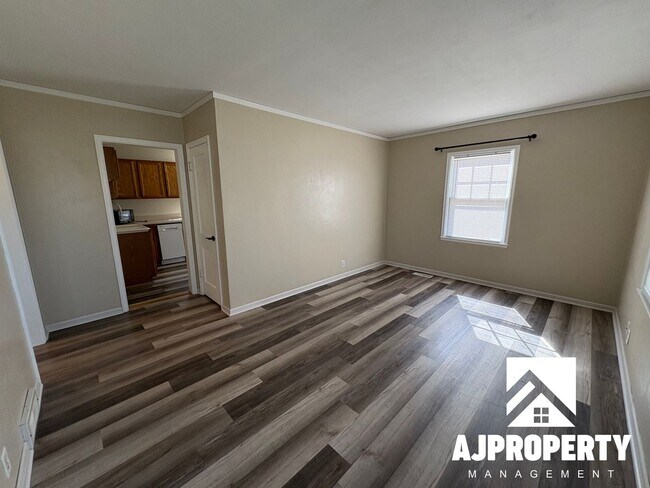 Photo - 809 E Presentation St
