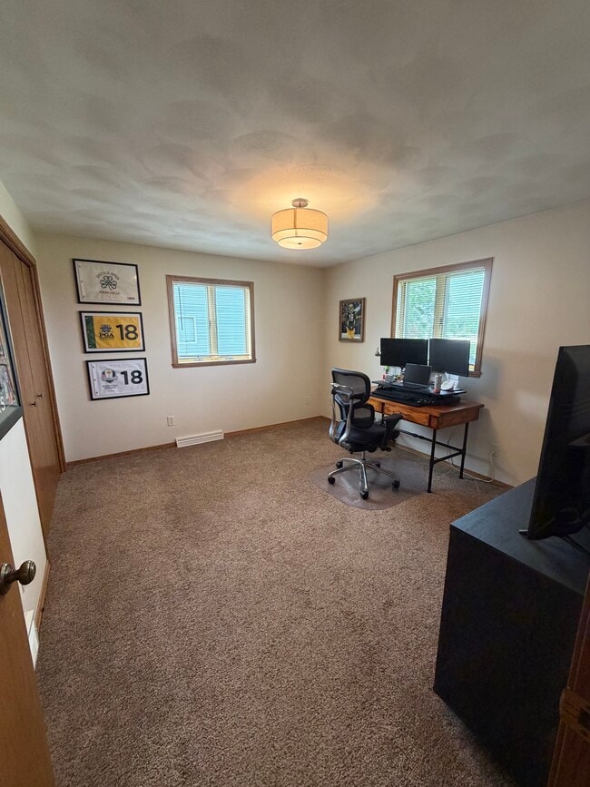 1312 W Hiawatha Dr