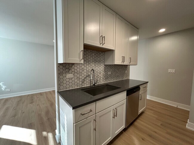 Photo - 540 W Aldine Ave